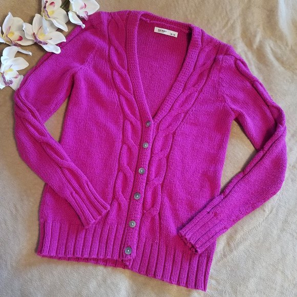 Old Navy Sweaters - Old Navy Cable Knit Cardigan
